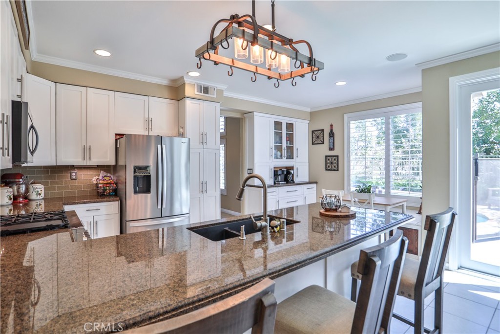 15043 Avenida Compadres