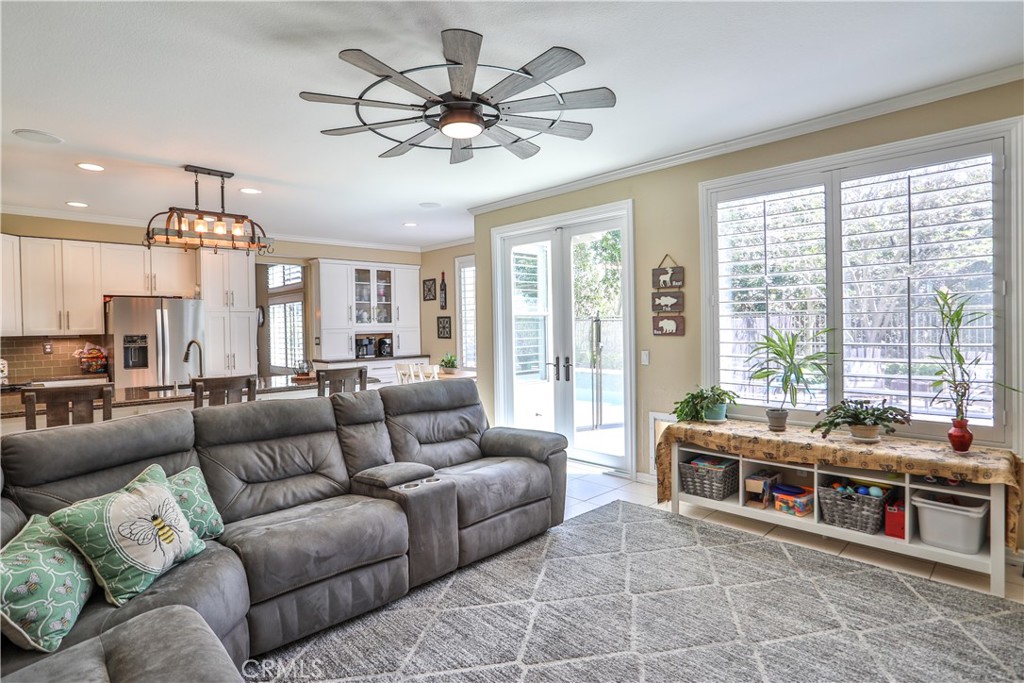 15043 Avenida Compadres