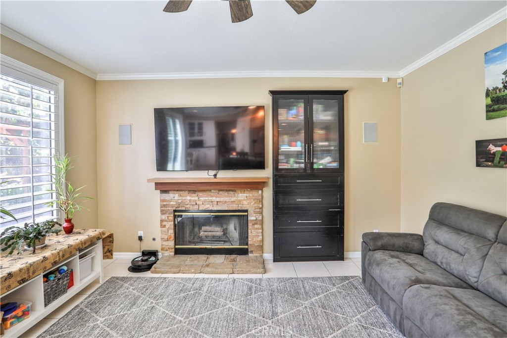 15043 Avenida Compadres