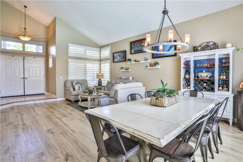 15043 Avenida Compadres