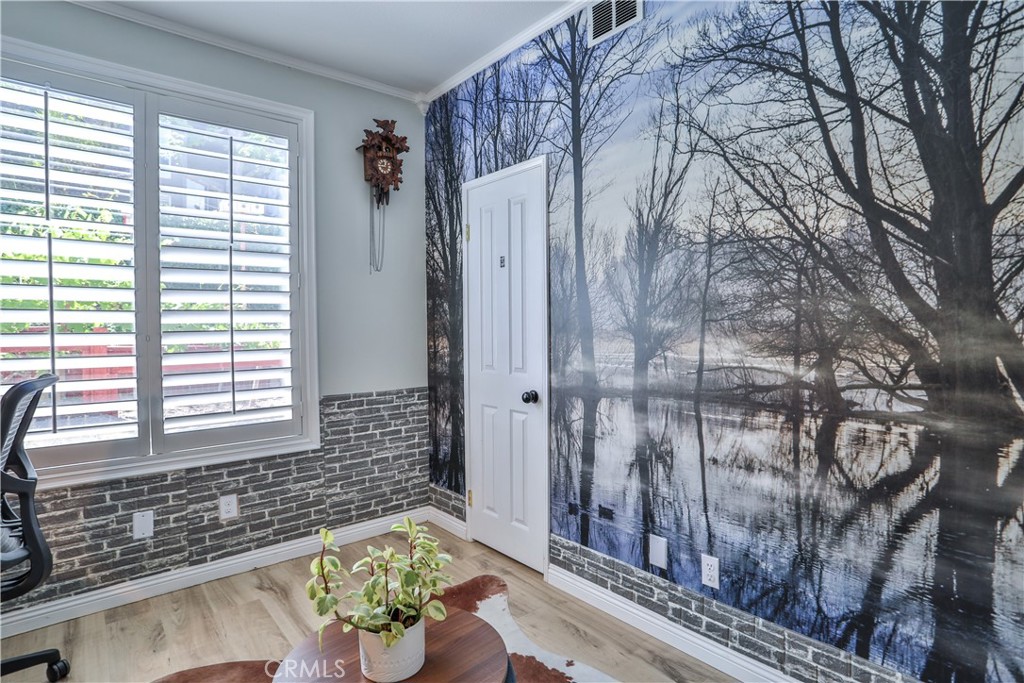 15043 Avenida Compadres