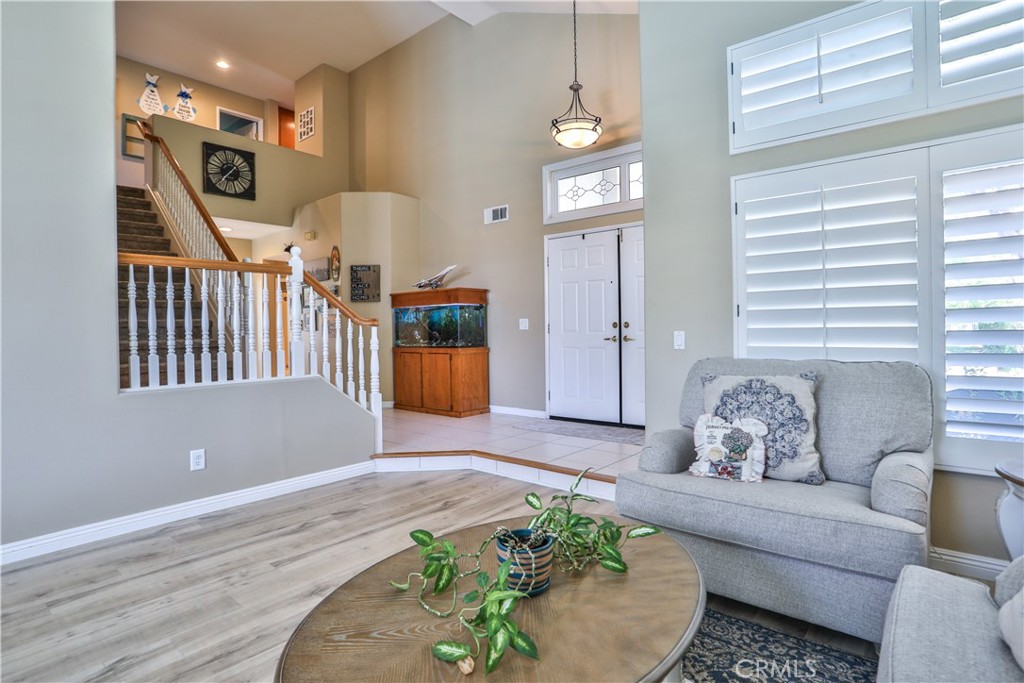 15043 Avenida Compadres