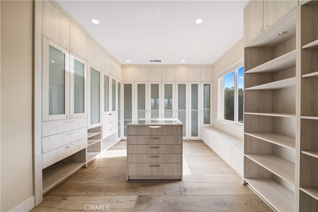 3048 Street Of The Chimes