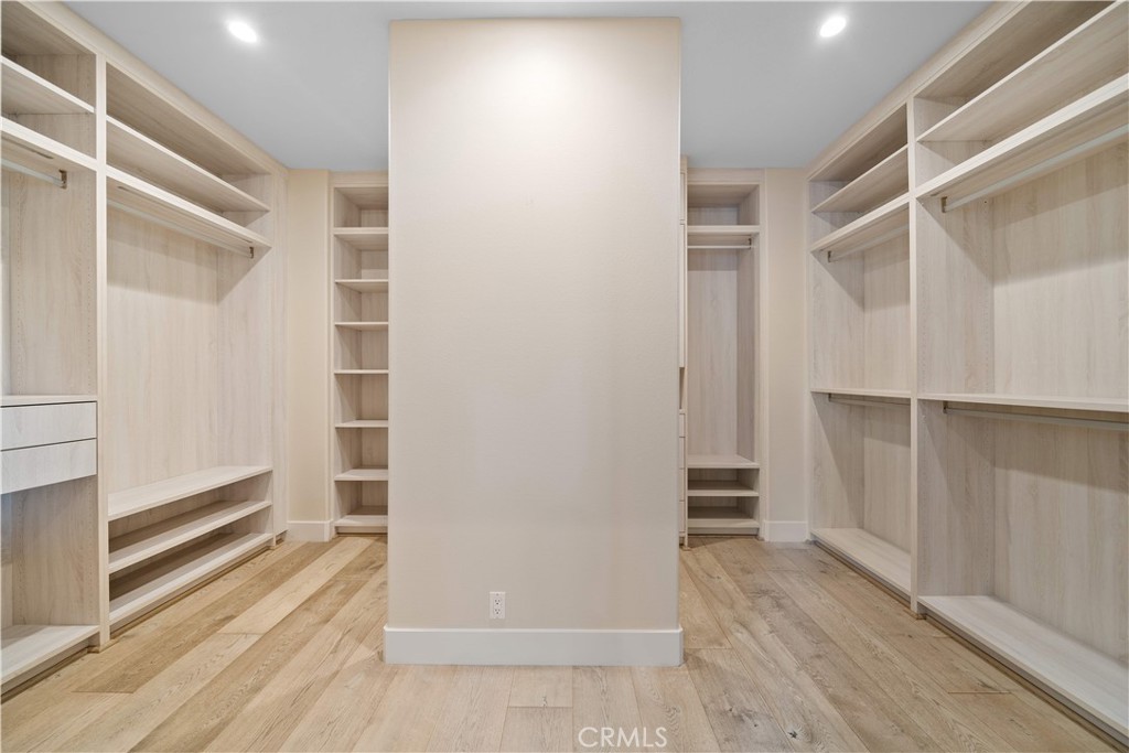 3048 Street Of The Chimes