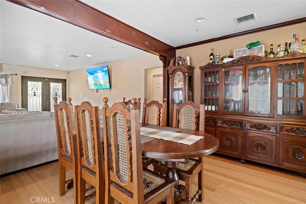 3339 Dorchester Avenue