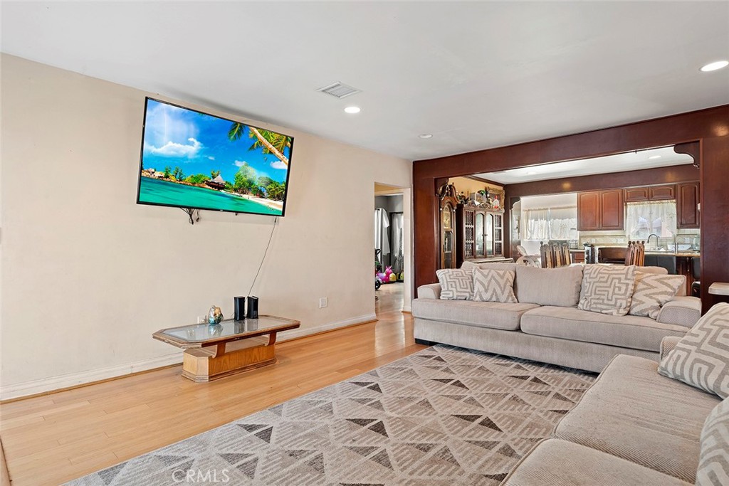 3339 Dorchester Avenue