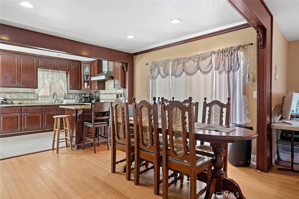 3339 Dorchester Avenue