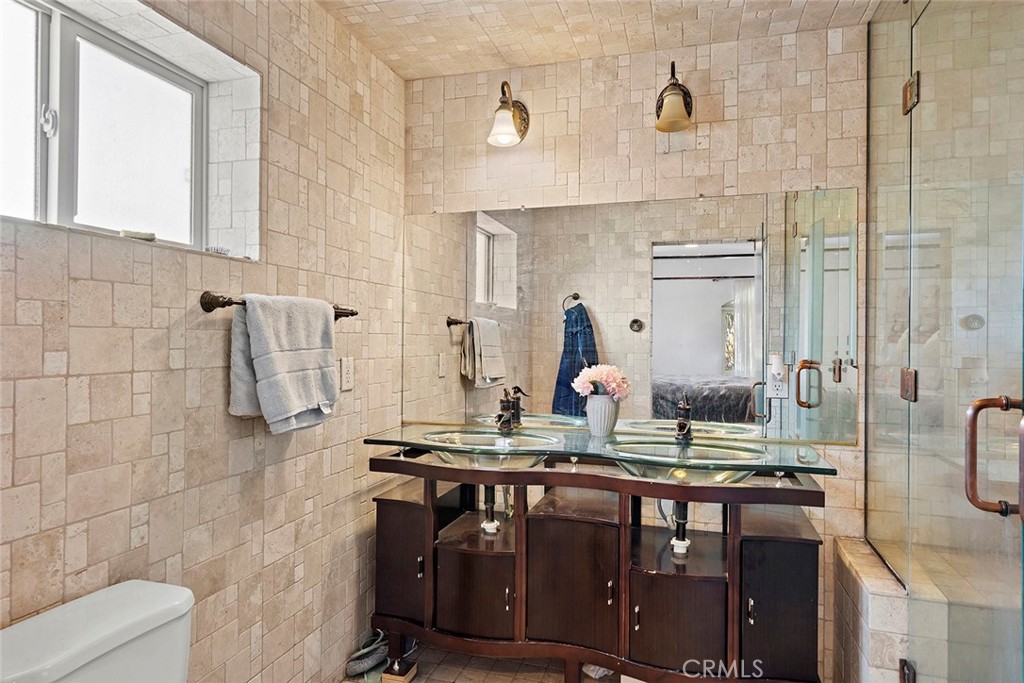 3339 Dorchester Avenue