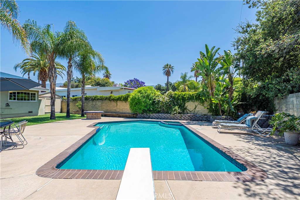 644 E Mountain View Avenue