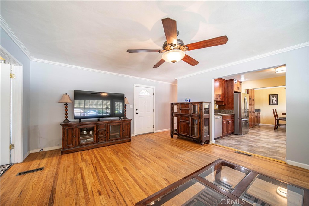 644 E Mountain View Avenue