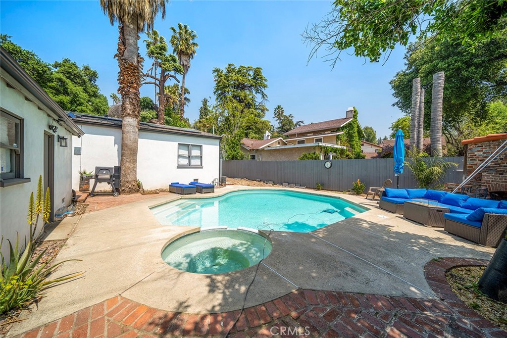 847 W Edgehill Road