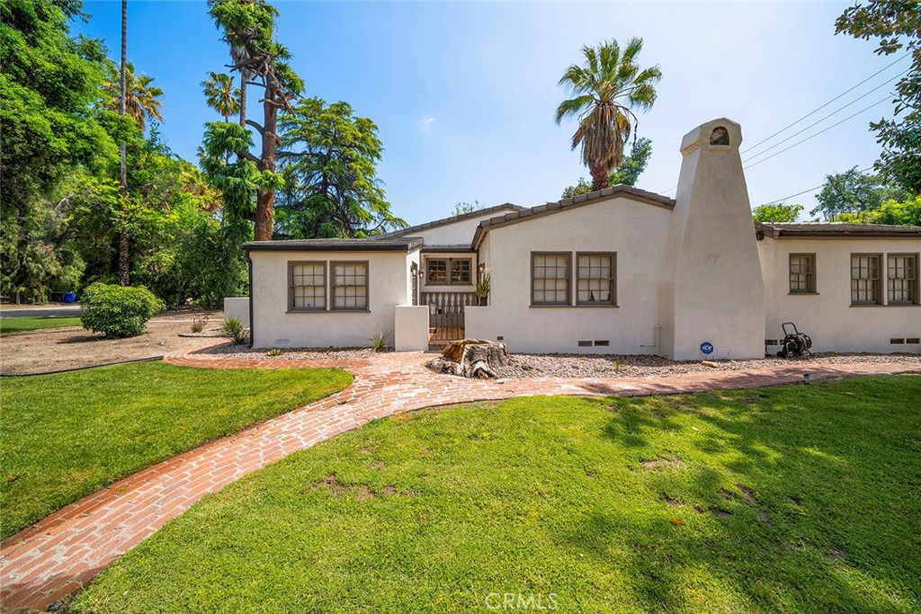 847 W Edgehill Road