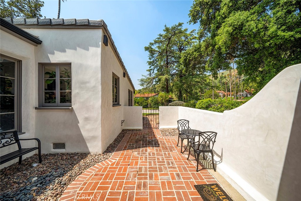 847 W Edgehill Road