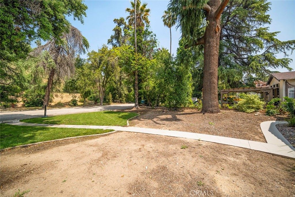 847 W Edgehill Road
