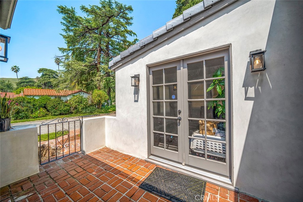 847 W Edgehill Road