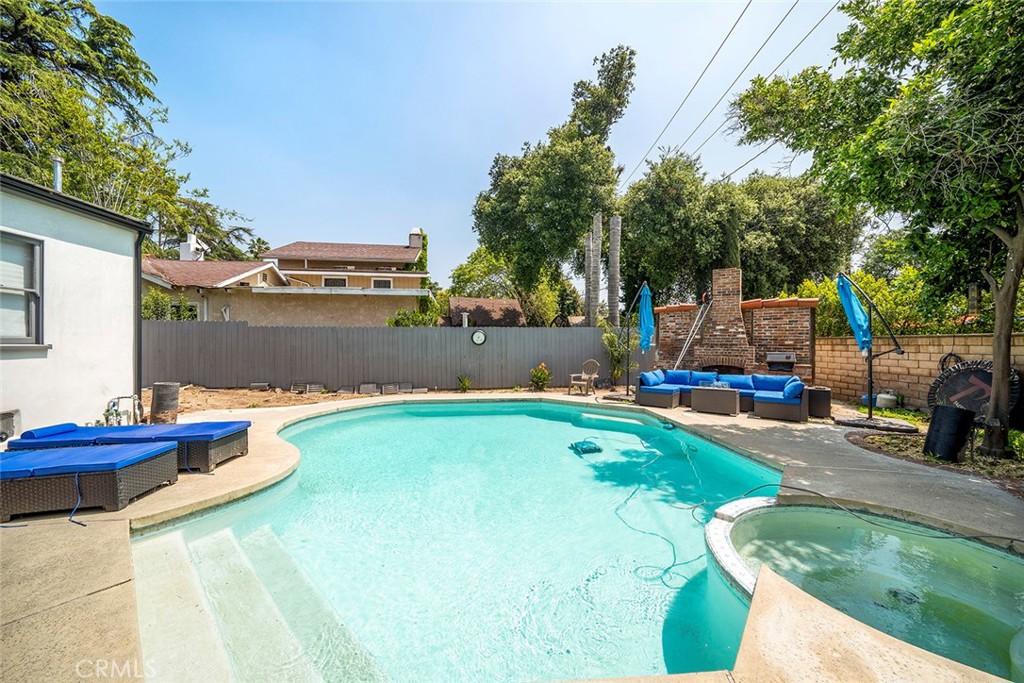847 W Edgehill Road