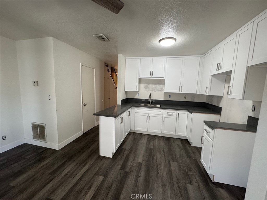 418 N Cerritos Avenue