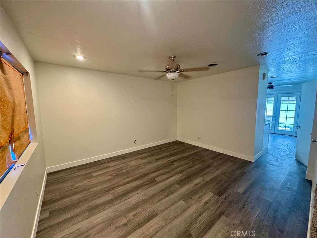 418 N Cerritos Avenue