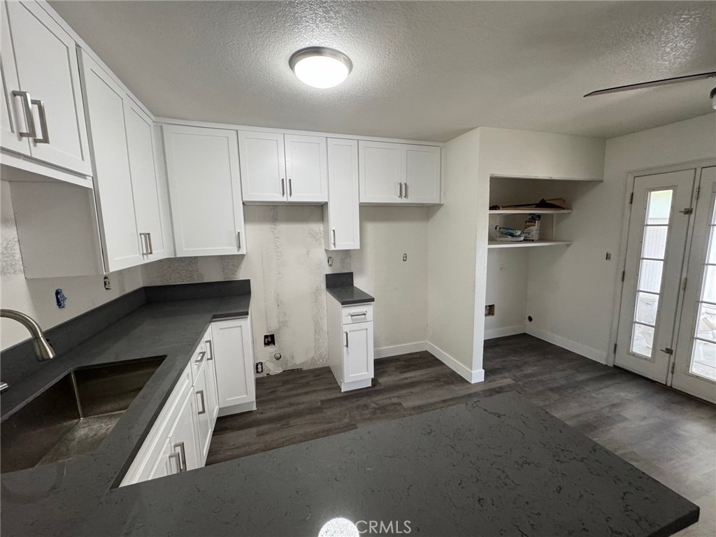 418 N Cerritos Avenue