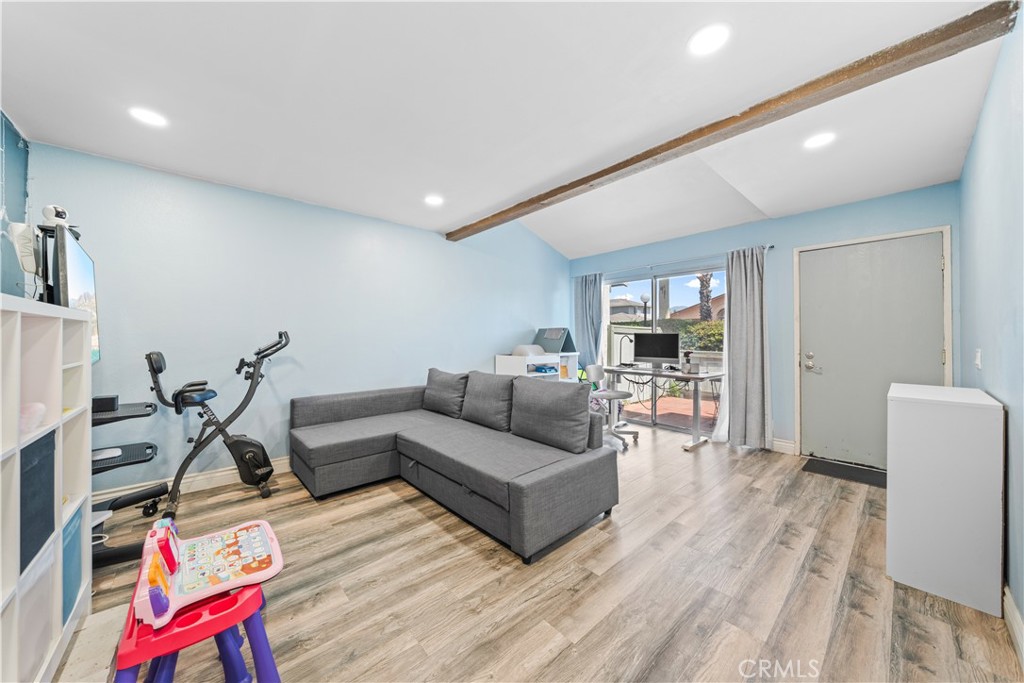 2008 E 5th Street