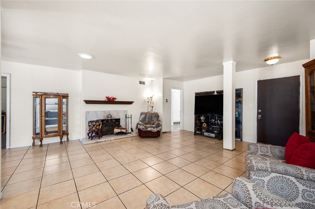 117 N Morada Avenue