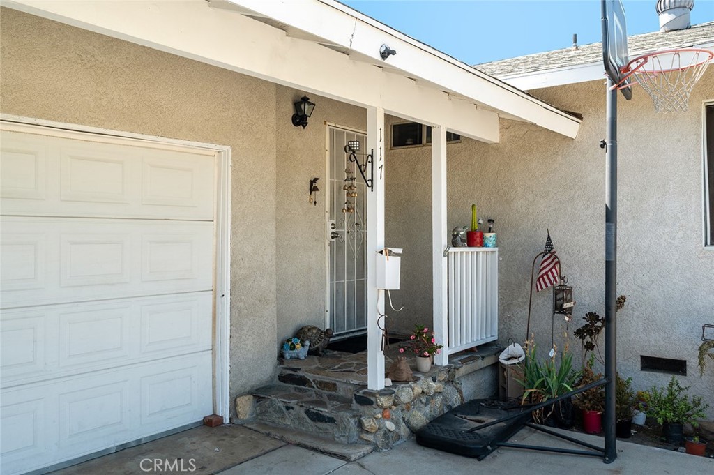 117 N Morada Avenue