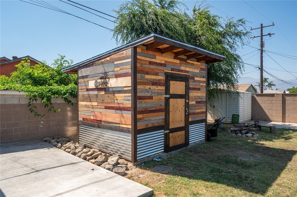117 N Morada Avenue