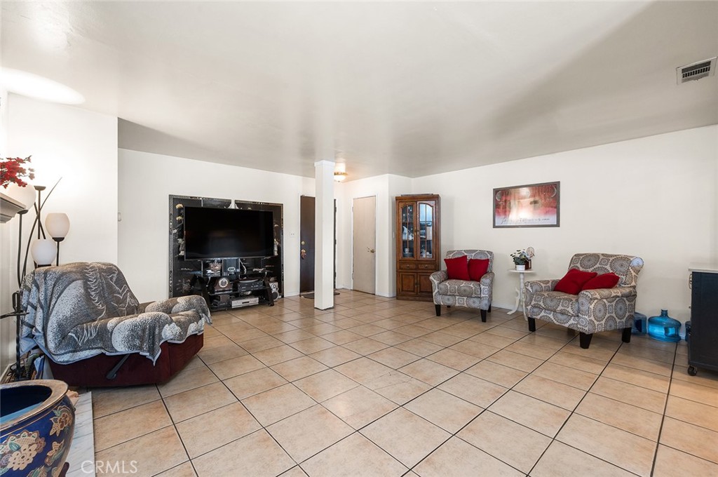 117 N Morada Avenue