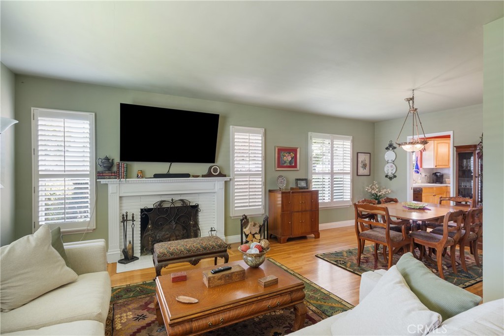 577 S Albertson Avenue