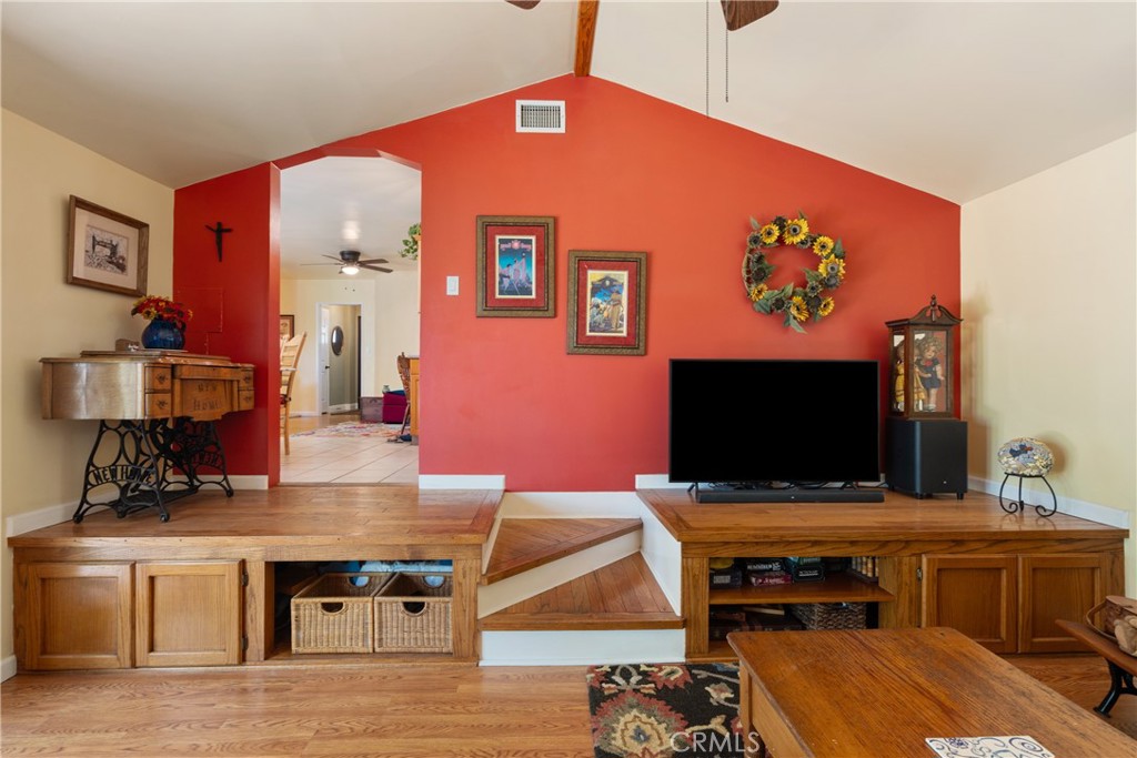 577 S Albertson Avenue