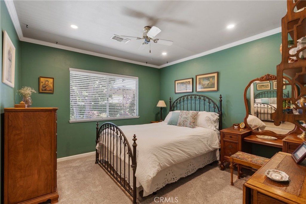 577 S Albertson Avenue