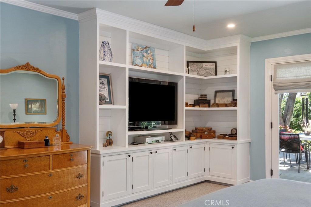 577 S Albertson Avenue