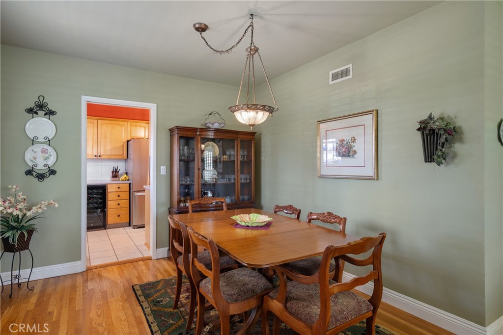 577 S Albertson Avenue