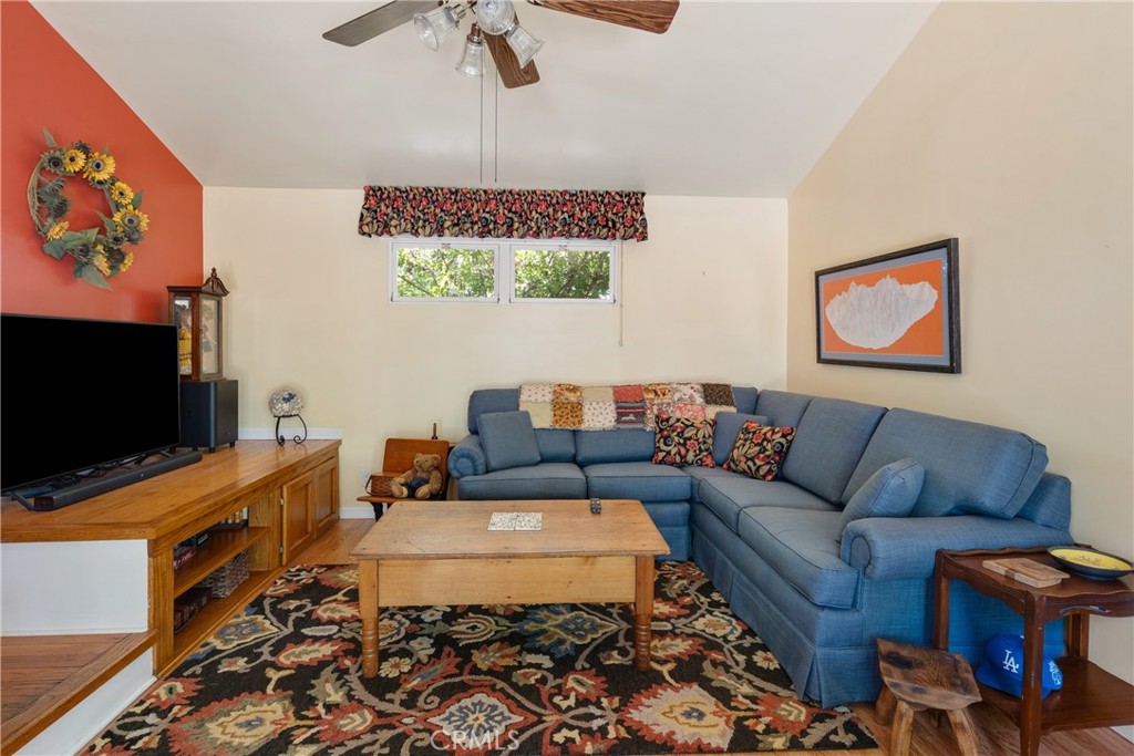 577 S Albertson Avenue