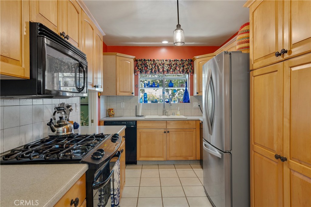 577 S Albertson Avenue