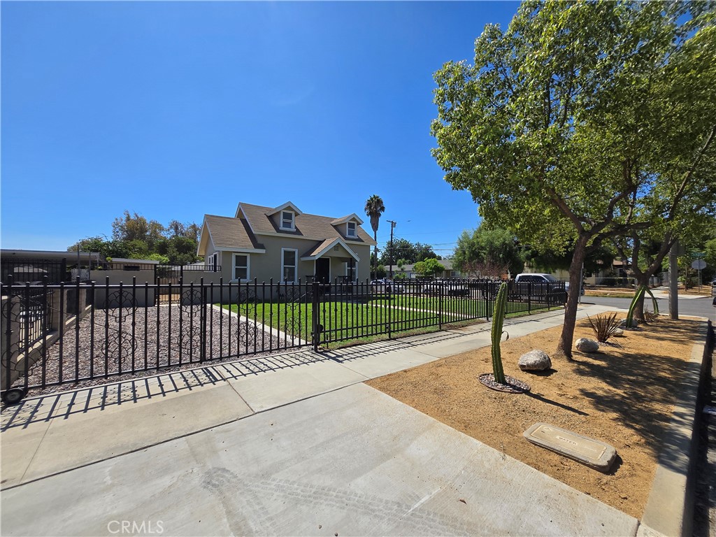 231 W Maitland Street 1