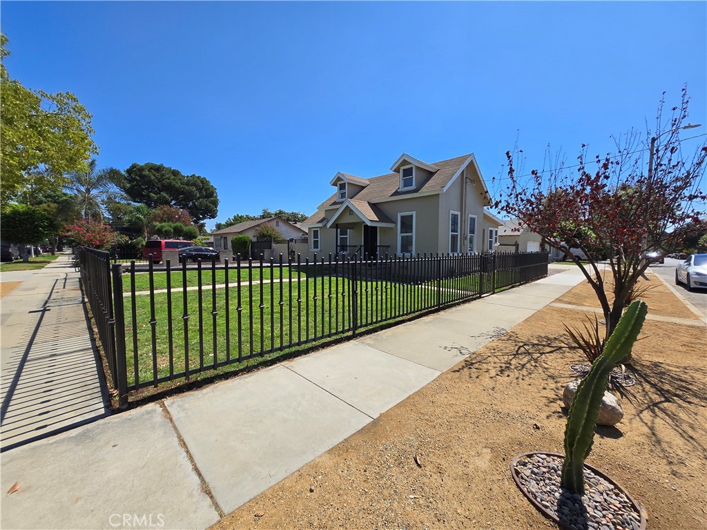 231 W Maitland Street 1