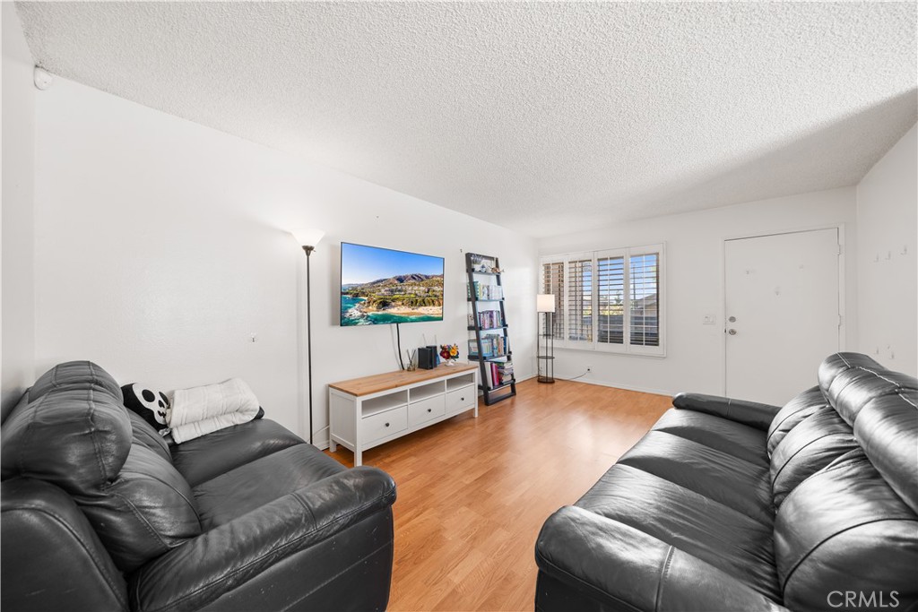 838 838 Windwood