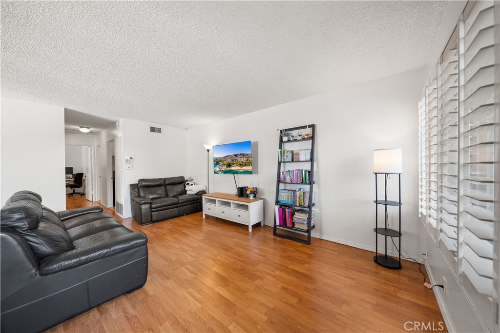 838 838 Windwood