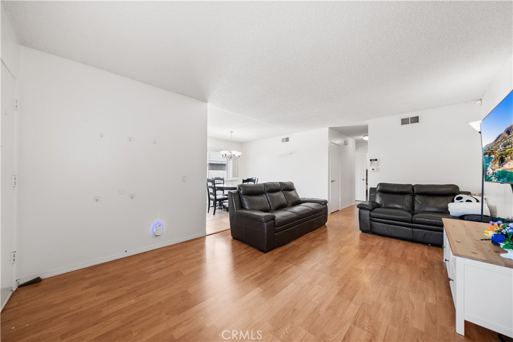838 838 Windwood