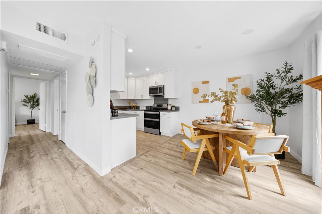 24092 Paseo Corona