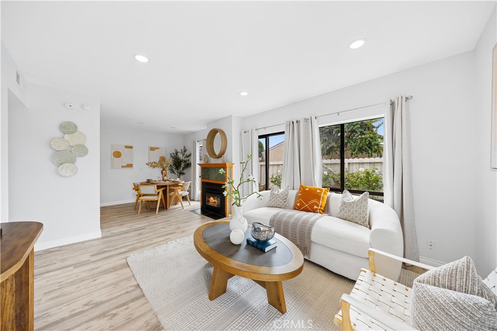 24092 Paseo Corona