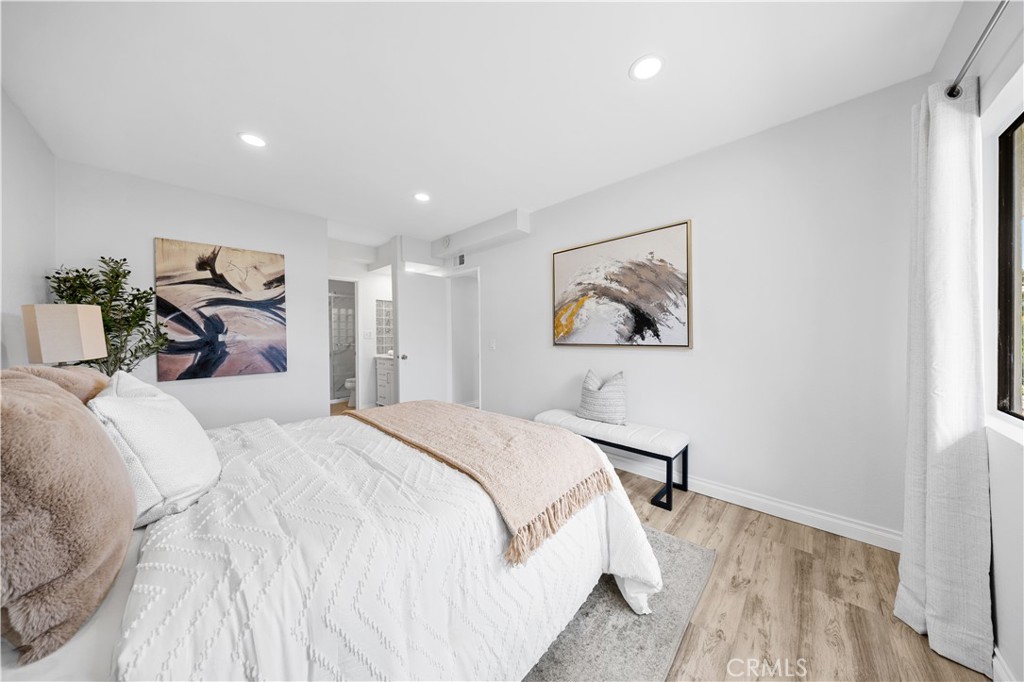24092 Paseo Corona