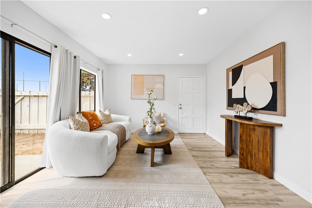 24092 Paseo Corona