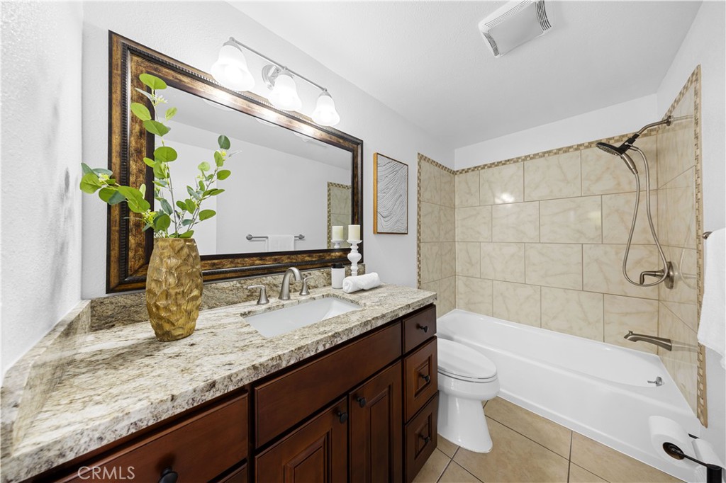 24092 Paseo Corona