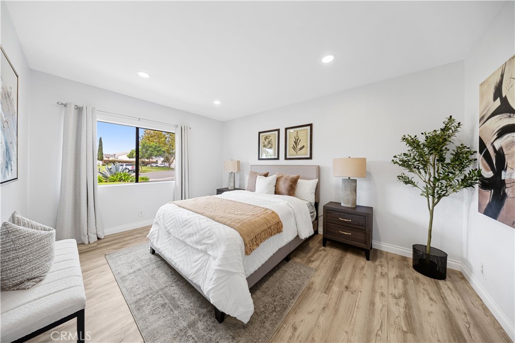 24092 Paseo Corona