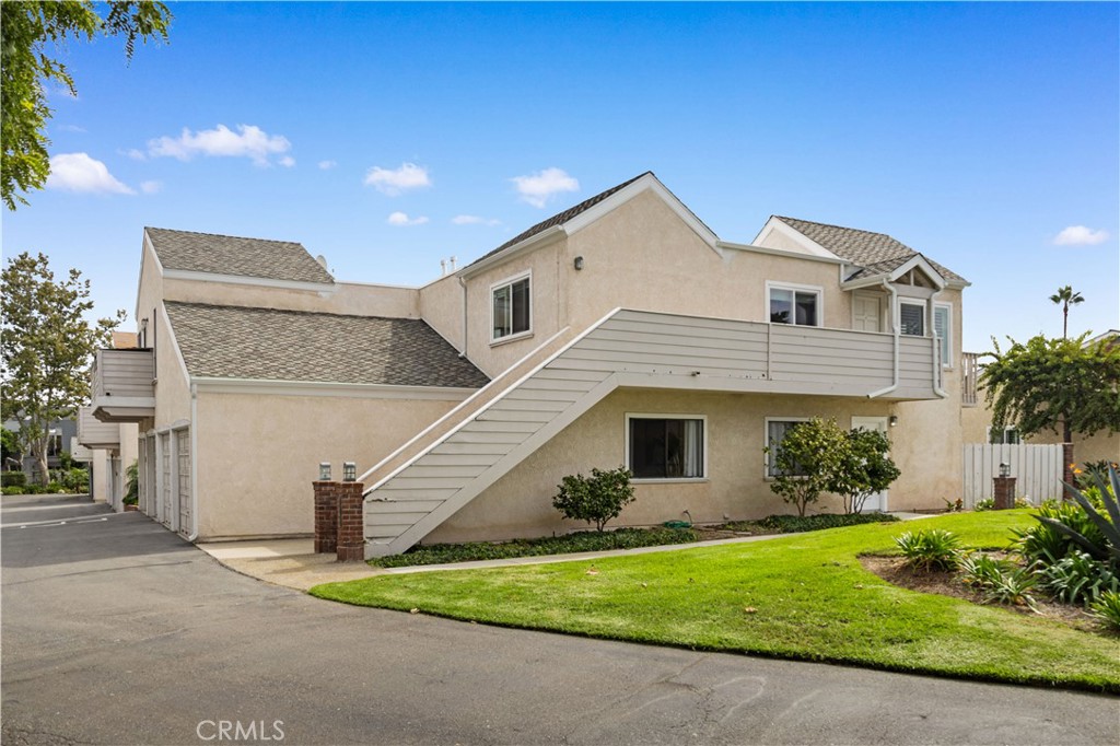 24092 Paseo Corona
