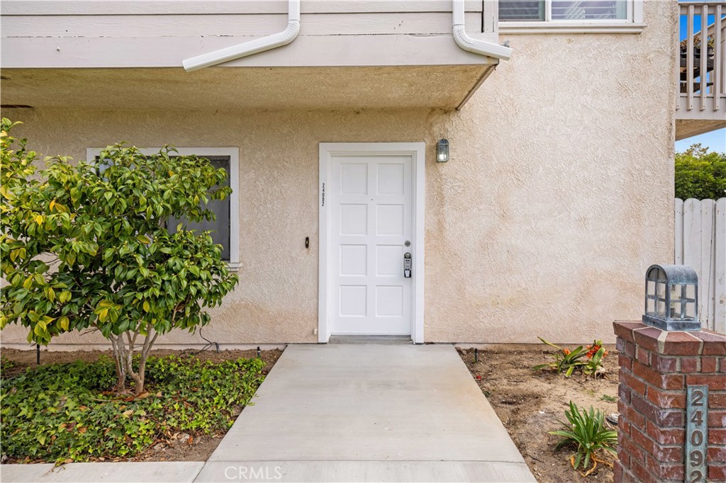 24092 Paseo Corona