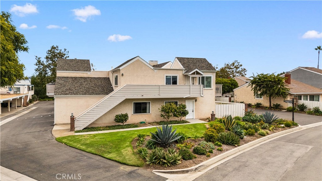 24092 Paseo Corona