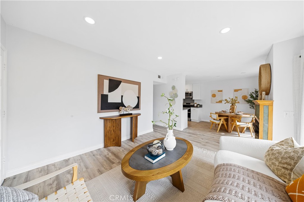 24092 Paseo Corona